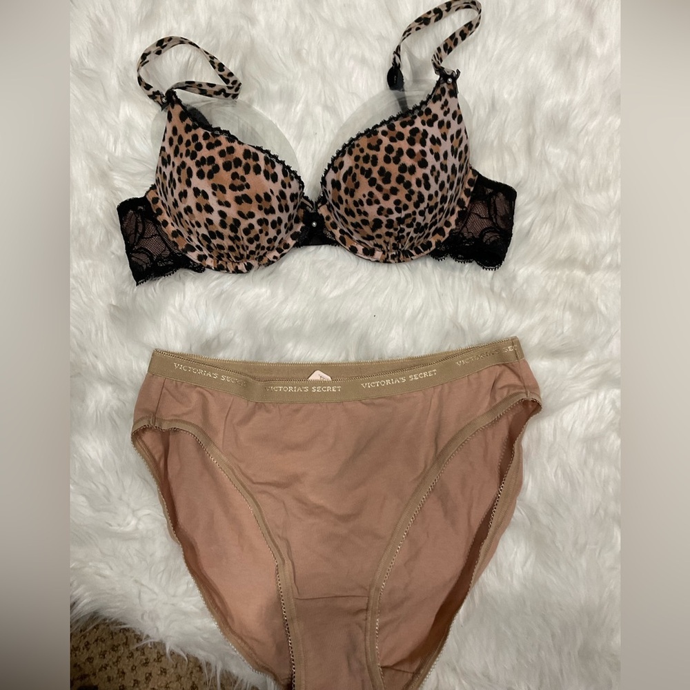 90s Victoria's Secret Leopard and Black Bra Set